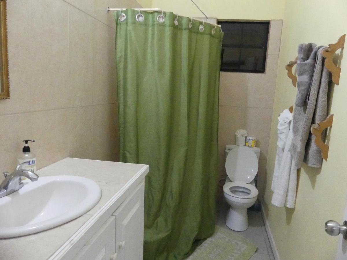 Southern Haven Guesthouse Laborie Bagian luar foto